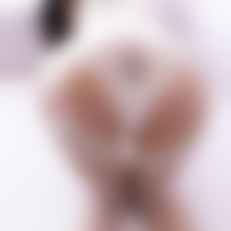 こんなに暑くても…🥺💦
疼いちゃってるおくさんです💖
汗だくのカラダ味わってくれますか？