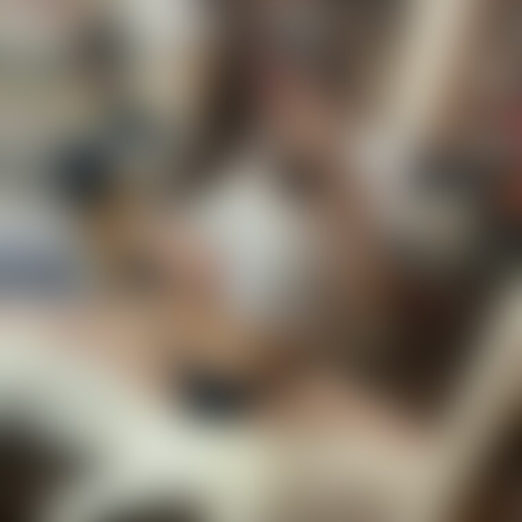 え、なにー？おっぱいみたことないのー？
授業中だけど、仕方ないから見せてあげる💗