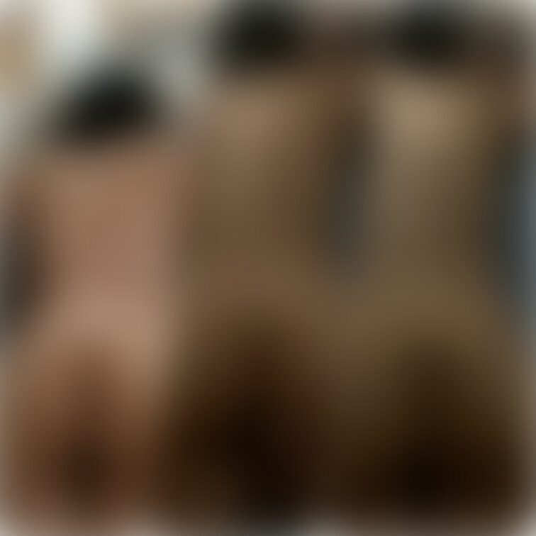 これがこうなってこう
的な写真です。笑
生セックス寝バックで背中に外だししてます。。