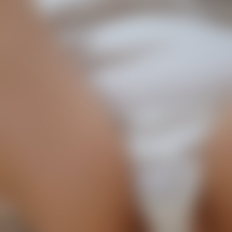 ヒモパンずらしてその硬いの入れて？💕