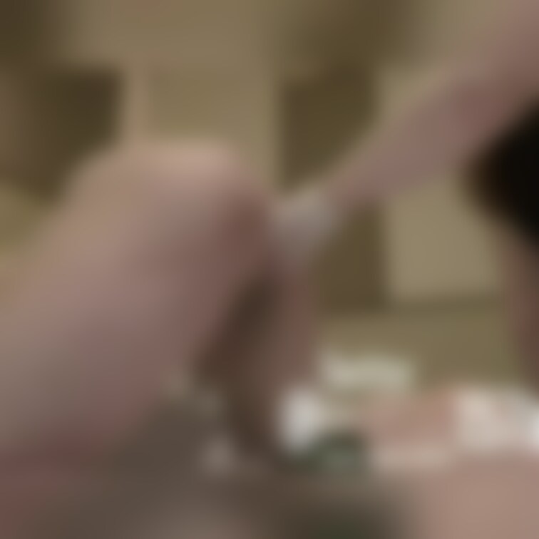 逃げないようにおちんちんがっちり掴んでる🙈✨
なので勃起してて変態だよねえ🤭