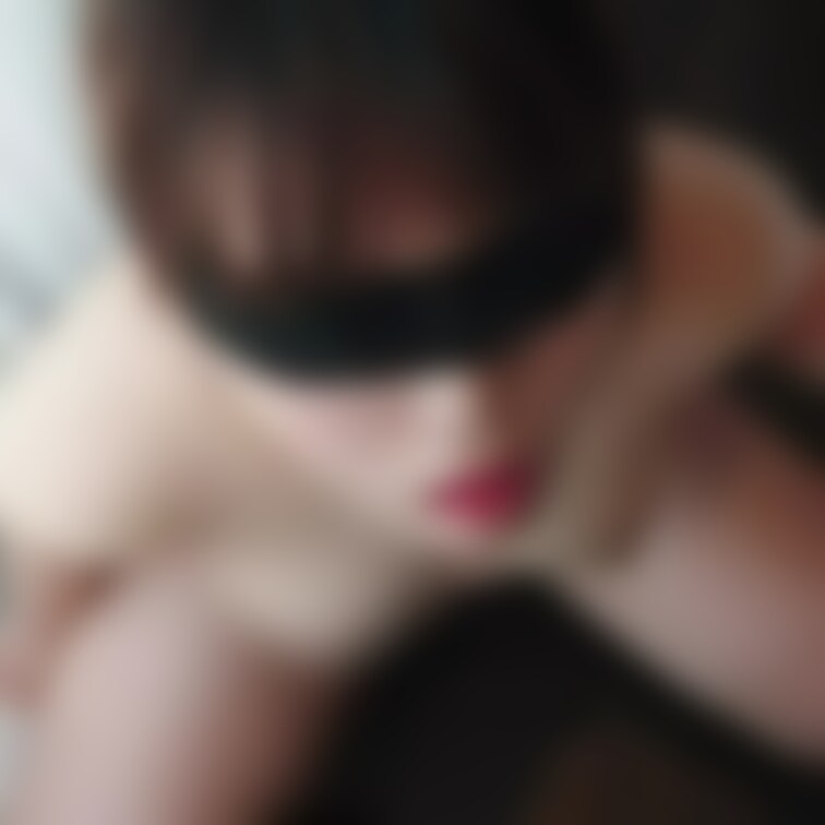 今日の変態肉便女大生ころんは
おっさんに口をオナホとして使われる様子です。

女子大生の口を好きな様に使うのは
