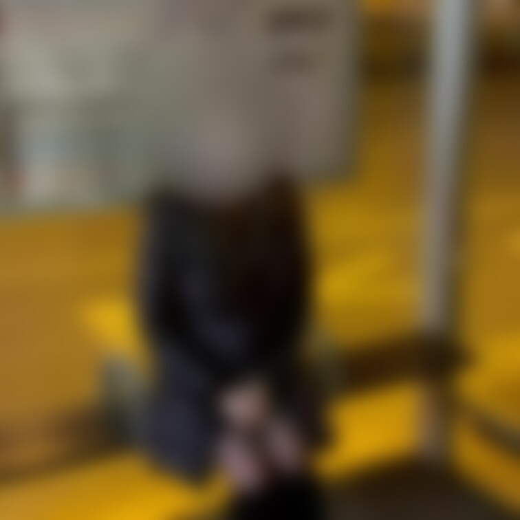 バス🚌が来るまでもチャンスとばかりに露出しちゃった💓🤭笑