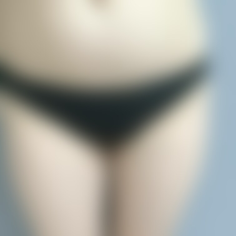 一日働いたOLのムレムレパイパンまんこと、
恥ずかしいシミつきパンツです✨