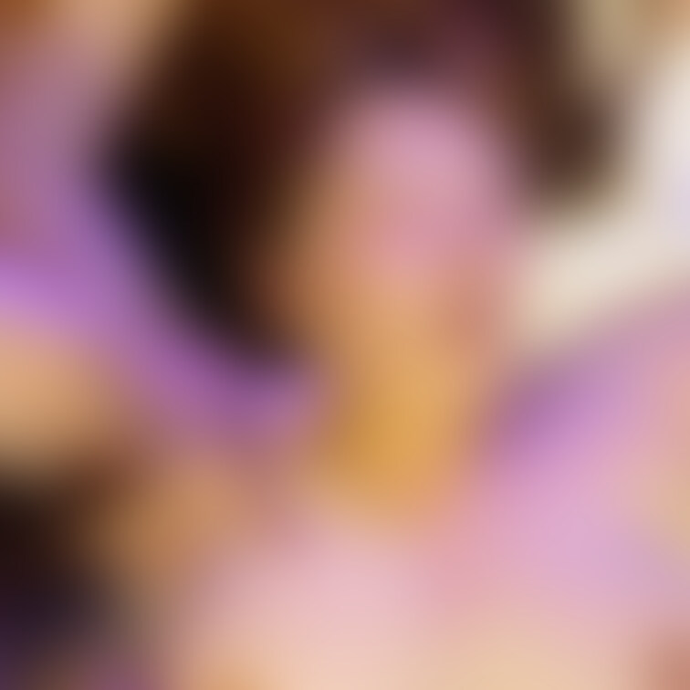 顔を通りこして髪の方まで飛ぶくらいたくさん出されたあとに、意識が朦朧としている私の口に男性のを押し込まれると息ができなく