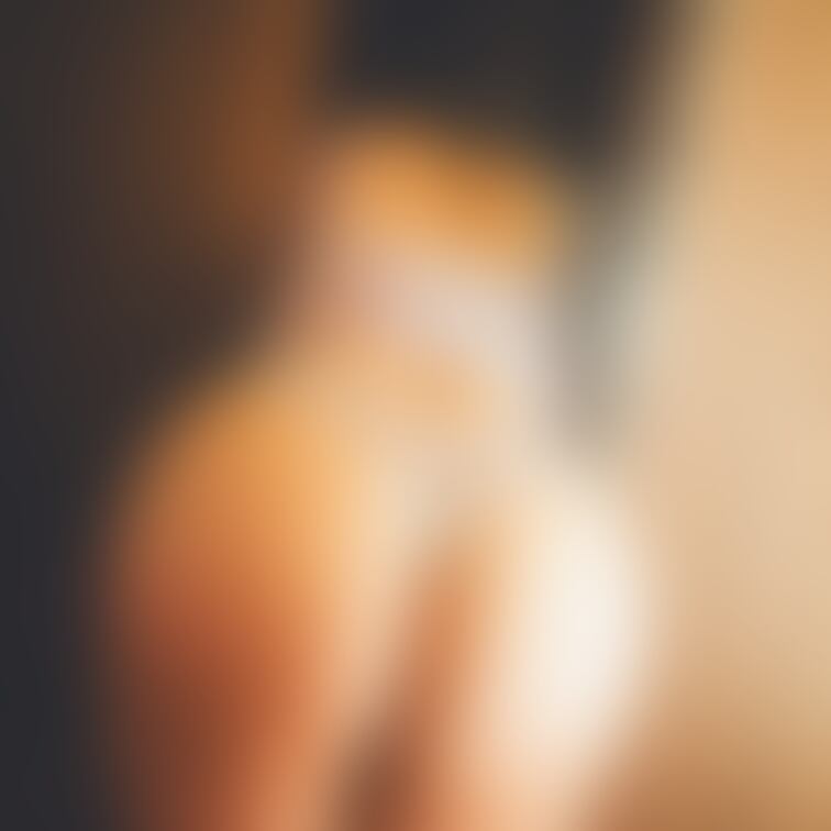 叩いたり舐めたりします？