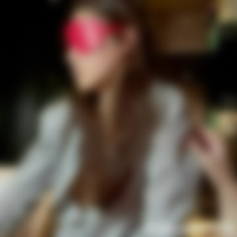 ひたすら手とお口で奉仕する奥さん😃

（番号S-1）４分20秒の動画です(*´ー｀*)