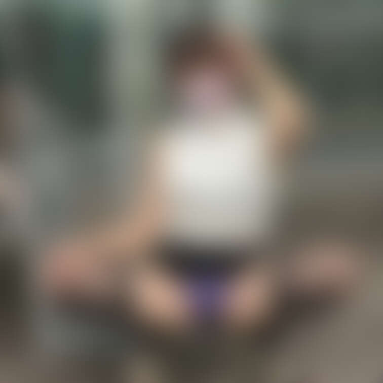 お決まりのM字？開脚です🥰
鼠径部も好きだけど、この時に出来る、あの窪みのところ…(伝わるかな？)がえろくて好きです🤭