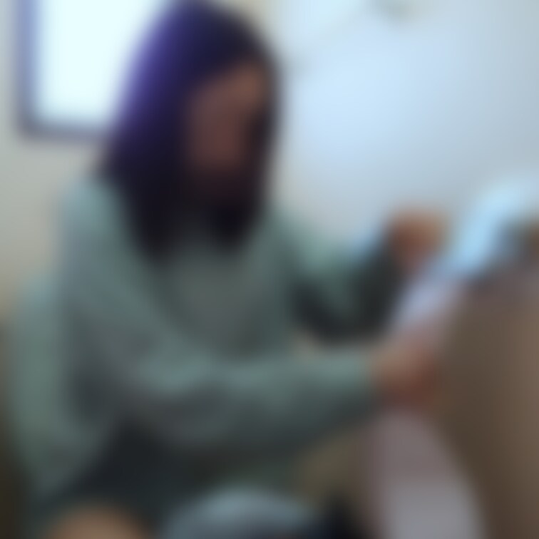撮影日：2023/02/12

ゆうちゃんのおしっこ動画が撮れました。生理用🩸の分厚いナプキンを交換したあとにお股拭