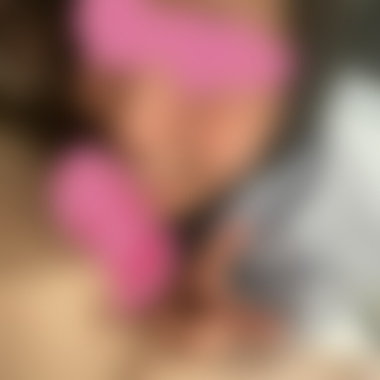 <本日の1枚>017
大好きな単独さんのチンコを舐めながら、嬉しそうにピースする人妻ユリ…旦那は家でお留守番…