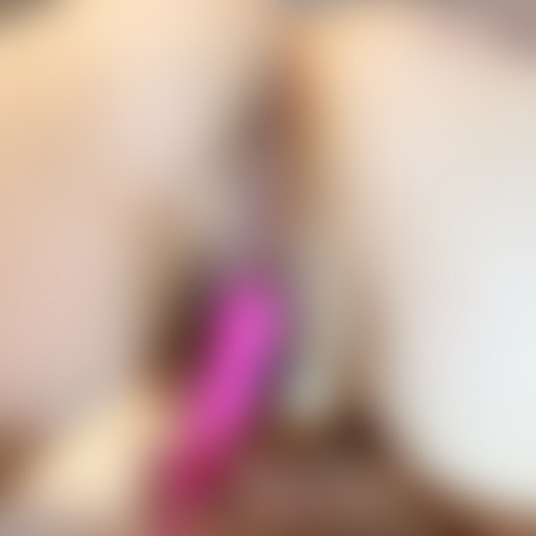 【バイブが大好きド変態オナ○○○】オナニー動画のワンカットです〜ピンクの擬似肉棒が、○○○少女の柔らかおまん○○○を刺激