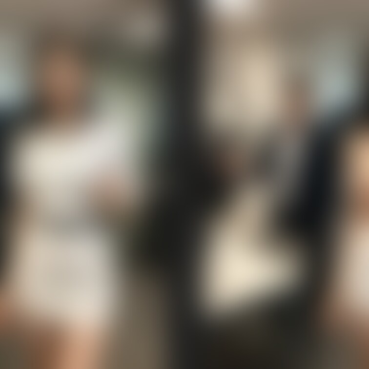 着衣と脱衣を並べた画像です。画像№492