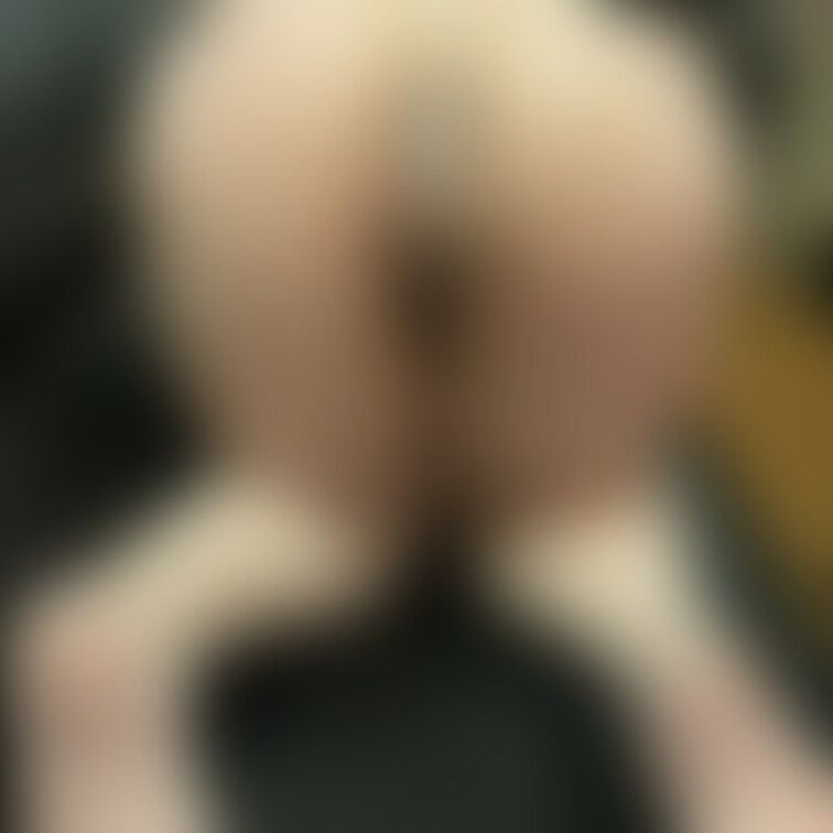 恥ずかしい格好をさせられちゃいました。
あそこが丸見え