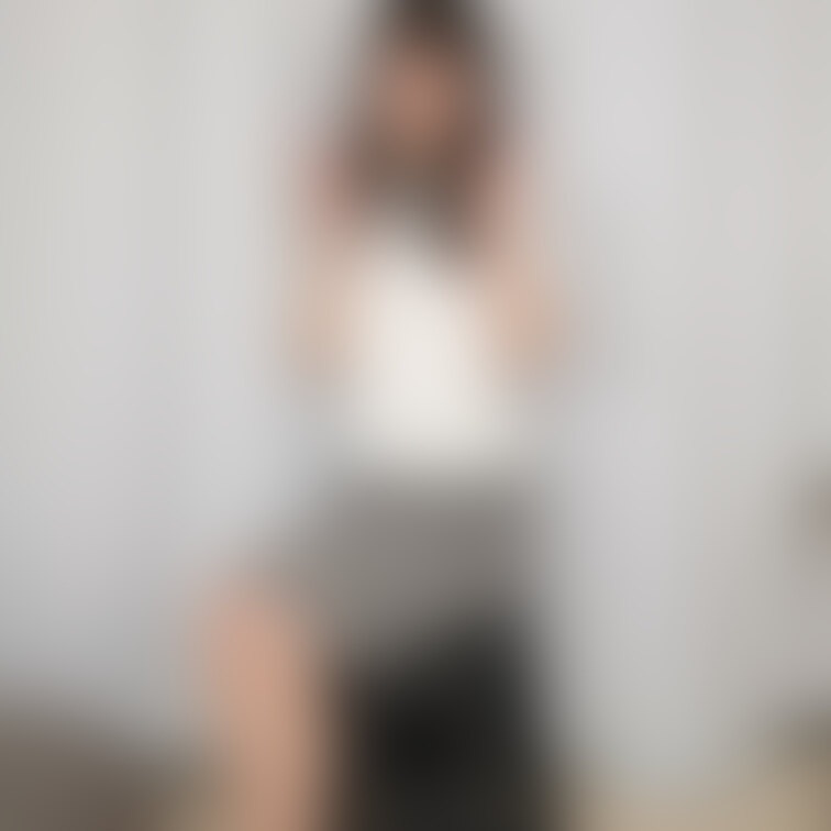 【The EHC premium 】#035_HIKARI
 HIKARIちゃんの制服と私服でおしっこ（24/30ペー