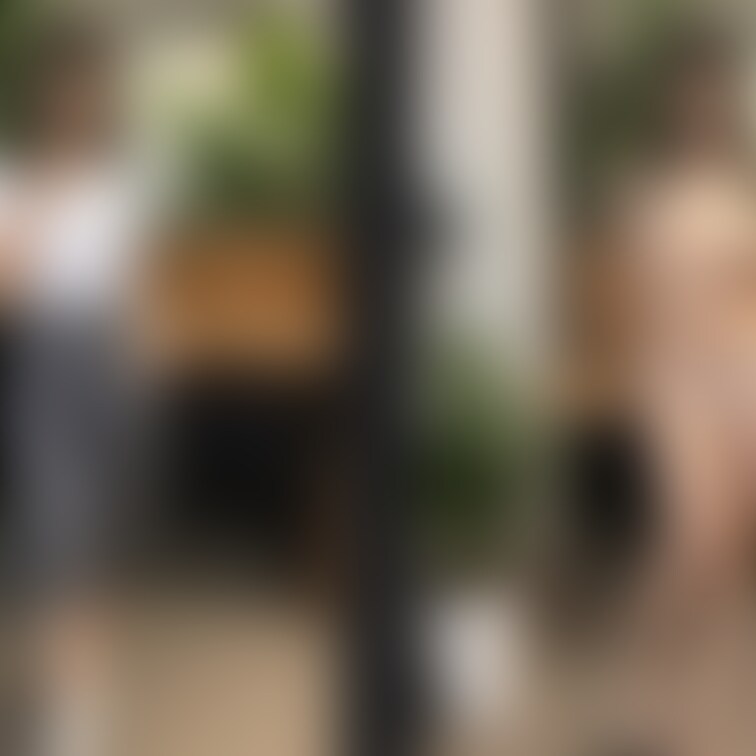 着衣と脱衣を並べた画像です。画像№447