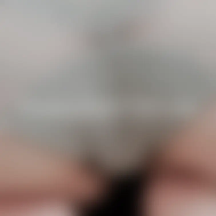 足の裏とか見えちゃってるの、ちょっとレア写真かも🐾？