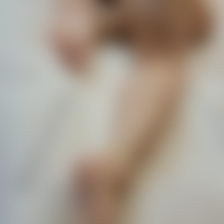 29歳お嬢様系美人デリ譲。太すぎず細すぎずのむっちりとしたお尻から美脚にかけても素敵ですが、美しい足裏も最高です。Fカッ