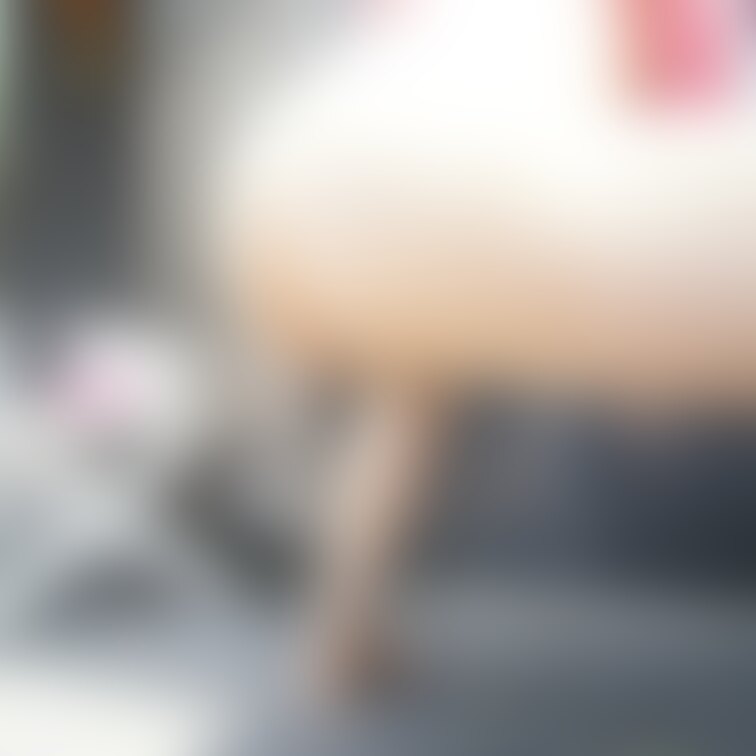 お尻突き出して恥ずかしいアングルからの撮影