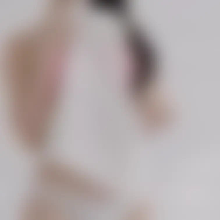 着替え中の女性