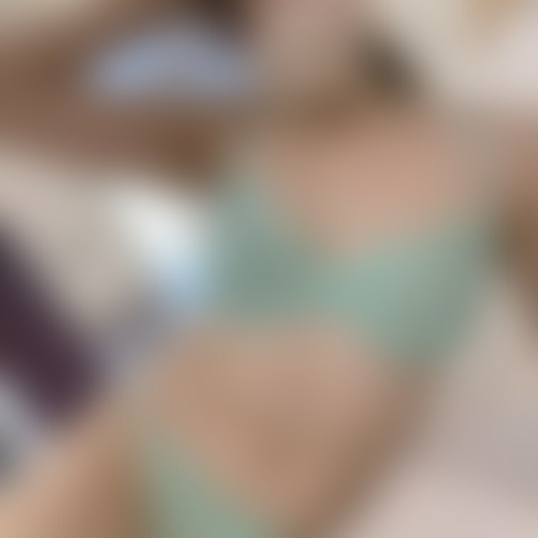 セクシーポーズ☺️
なんちゃって🩷

今日はバレンタインだね！✨

みなみのこれをチョコだと思って
受け取っ