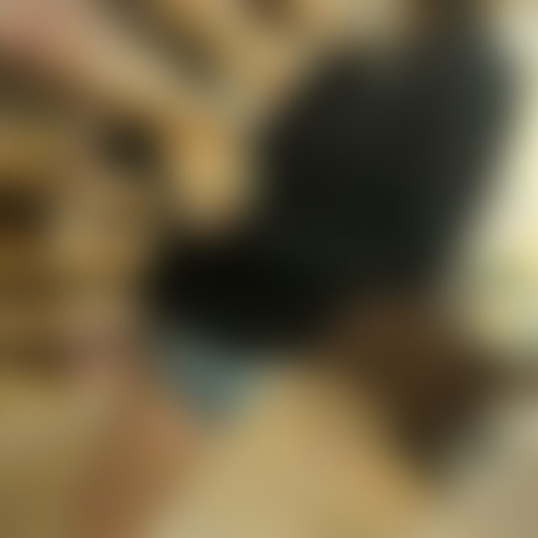 妻がお風呂上がりに、散歩がてらにコンビニで買い物。
ノーブラでの買い物でレジのおじさんが、気付いたのかレジの打ち間違い