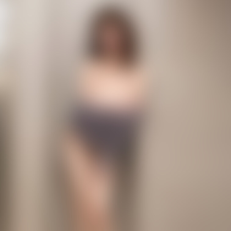 オフィスのエレベーター前で...
お顔＆おっぱい出しです^^💦