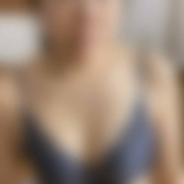 今夜妻は昼間からお○○○を飲んで就寝しています
ソフトですが他人棒NTR経験する前の妻の画像を見つけてもの思いににふけ