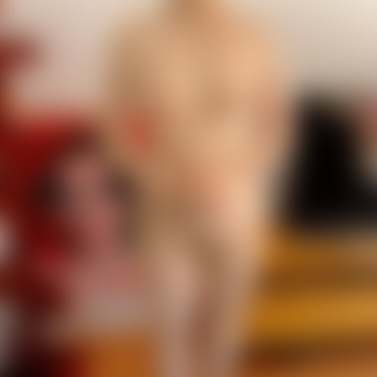清楚人妻　来て5分で全裸にします😃
相変わらずのエロい左右非対称乳首。旦那さんしか知らないはずの子育ての証のおっぱいを