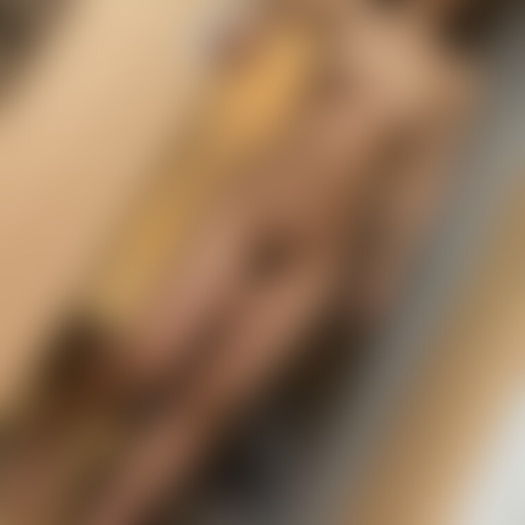 全裸で歩いてます😍
襲って良いんか？