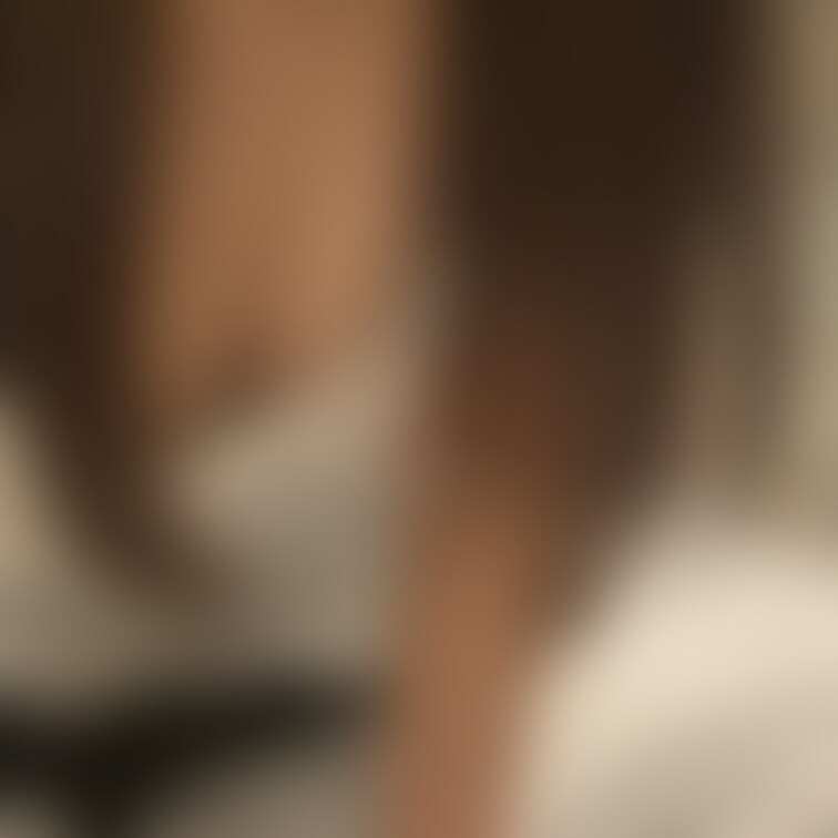 こんばんは！
ゆずき🐱です🤍

メイドさんになったときの写真です🎀︎

普段フリフリしたお洋服を着ないので
