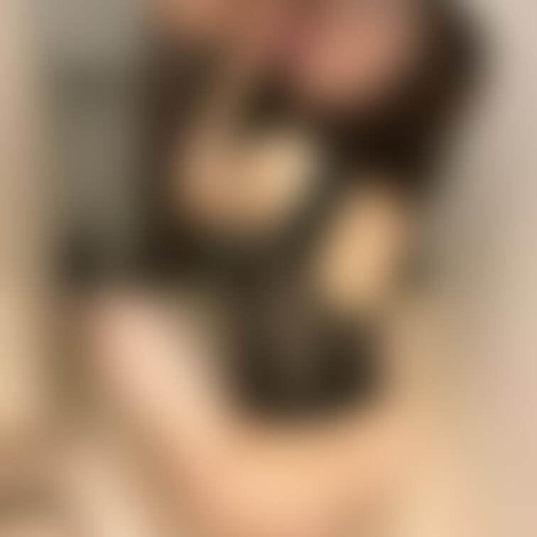 Xの続きです❤️フォロワーさんの指示通り同じマンションに住むおじさんを連れ込んでお口まんこで性欲処理しました😖❤️
