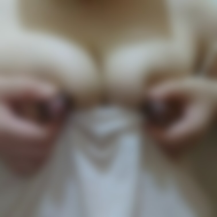 伸びる乳首が魅力的だというお話を聞いたので、授乳で伸びて長くなった乳首をさらに伸ばしてみました！
伸ばしてるだけなのに