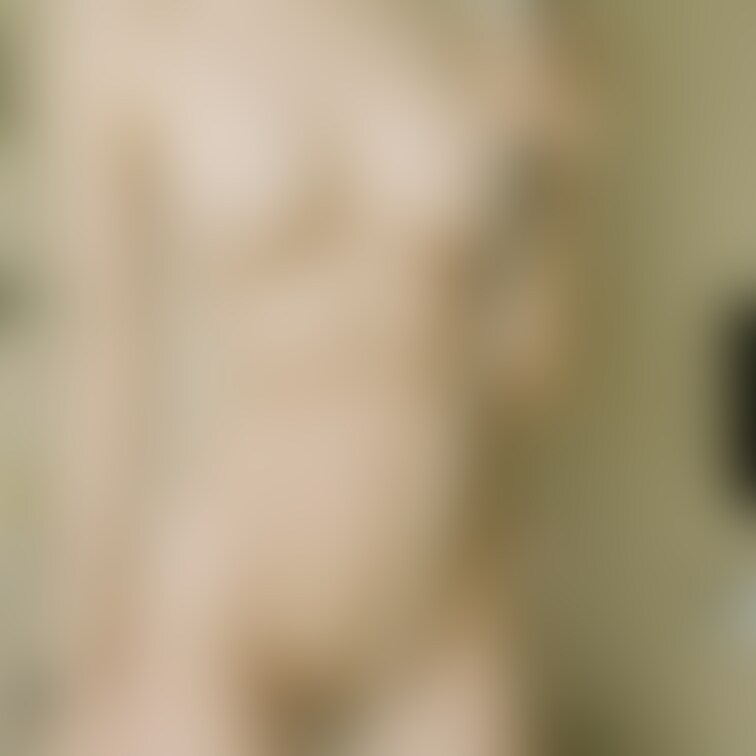まだ大学生のなのぷにぷにしてる