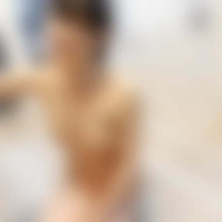 りこの豪邸全裸パーティーでの一コマ。今回はごほうびとして、参加者にりこのくすぐりを受けてもらいました。

美乳の女友