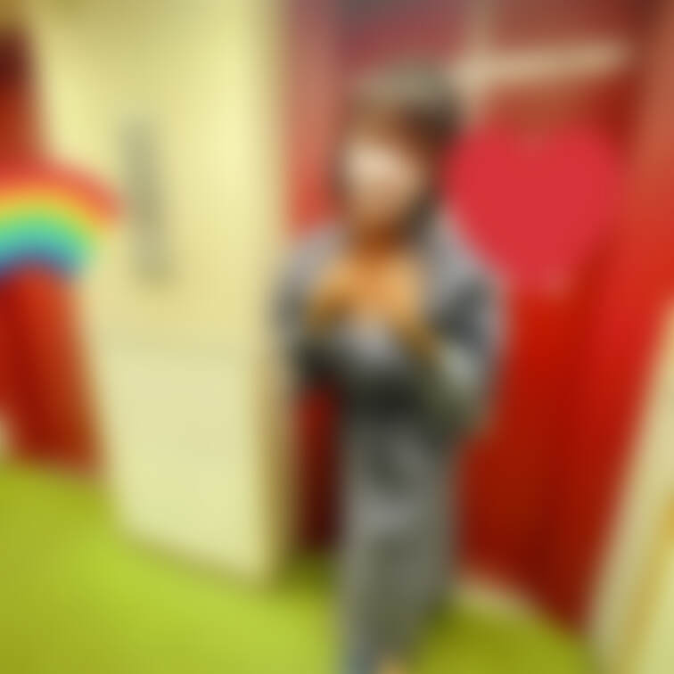 ホテル廊下露出散歩編
その2
エレベーター前おしゃぶり🍌
他人棒に吸い付いている妻を見ながらシコるのも僕の夢です🥰