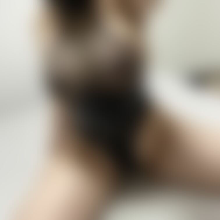 おっぱいのパンパンとむちむち具合がエロすぎる自撮りです