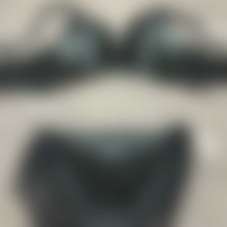 ファンの方にいただいた黒の下着🩷