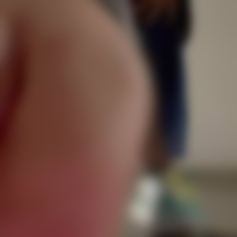 某地下道にて
乳出しノーパン散歩中
我慢出来ずに大量お漏らし(放屁あり