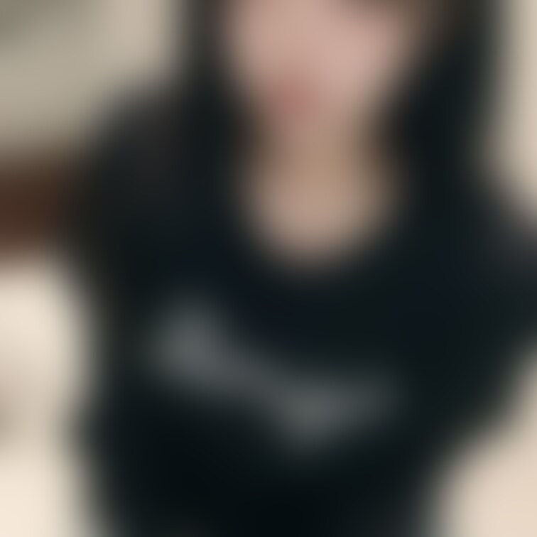 今回は黒髪ロングの女の子作ってみました😍
1枚目から2.3枚目の子だなんて想像できないですよね？
こんな姿見せられた