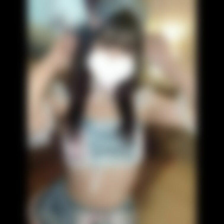 新作続々販売中！

今回の主演は、地下アイドルで活躍中の２０歳の女の子

水色のエッチなメイドっぽい衣装を着用し