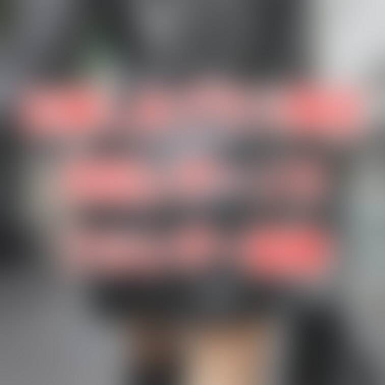 お楽しみプラン限定　個性的なナポレオンレザージャケットを着て大好きな黒系ファッションでまとめたというオシャレ女子れいちゃ