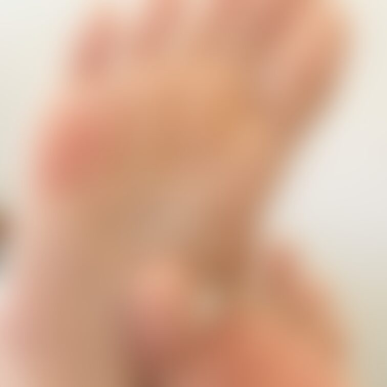 こんばんは。
長い足指とほくろの足裏、なほです🦶

連続毎日投稿継続中🌸

写真を撮るときは朝の光が好きなので