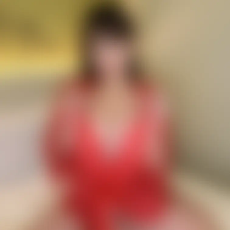 ベッドから誘惑しちゃいます…♡
仕事お休みして一緒にベッドでゆっくりする？
あやかの横、空いてます💓