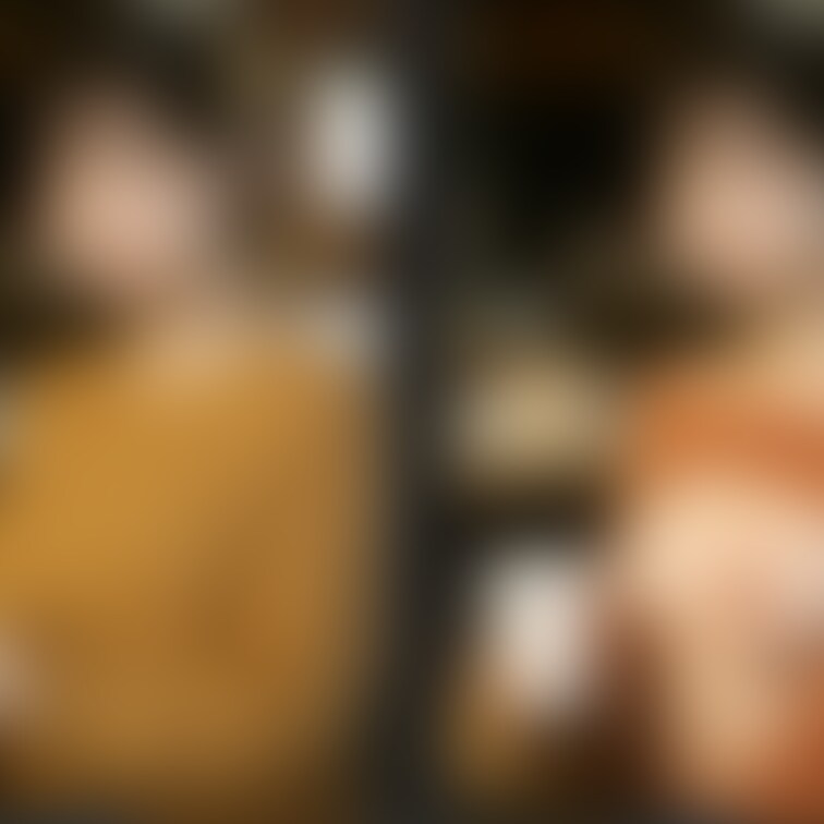 着衣と脱衣を並べた画像です。画像№915