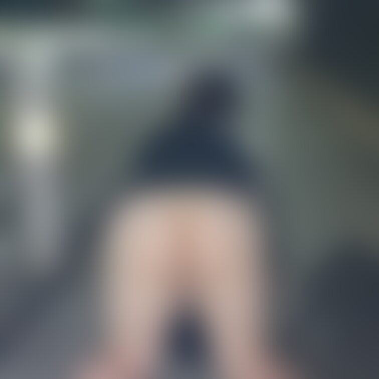 四つん這いでお散歩です