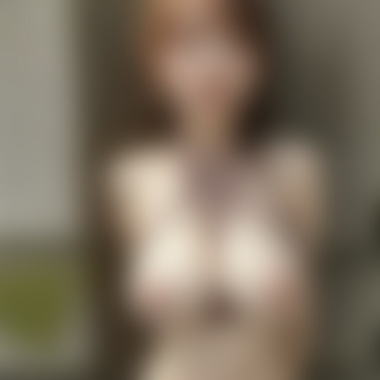 それはもはや下着では無い…
過激な衣装から飛び出すおっぱいを撮影しました！