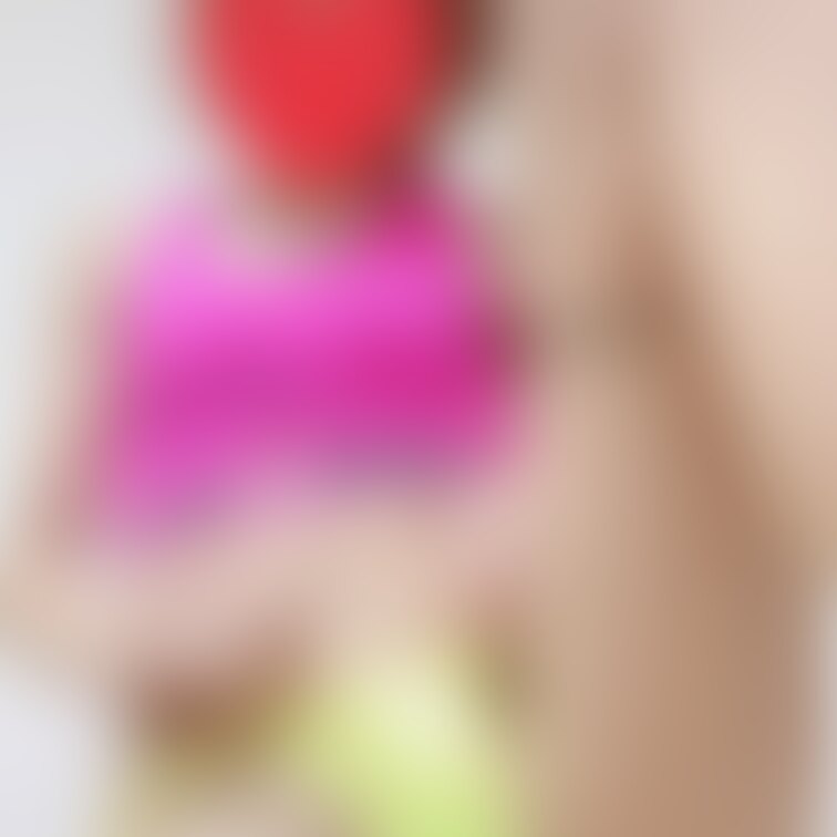 正面はこんな💛
実はフォロワーさんから履いて欲しいとのことでいただいたやつなんだけど、、
際どい😳💦