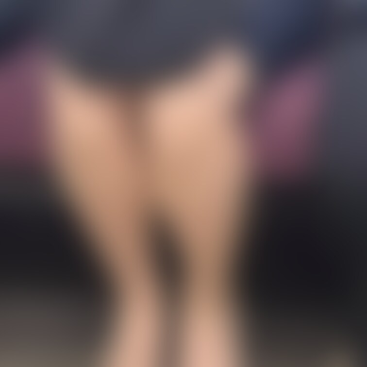ベージュパンスト脚