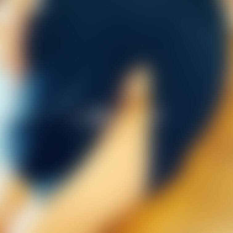 ちらっと見えるのが好きなんでしょ？
ちなみに今日は白だよ♡