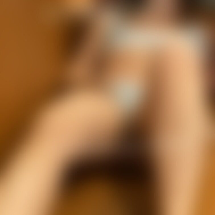極小下着を身につけるエチ美。
動画の切り抜きもあるので、上下に少し余白があったりします。可愛さ、エロさには影響しないの